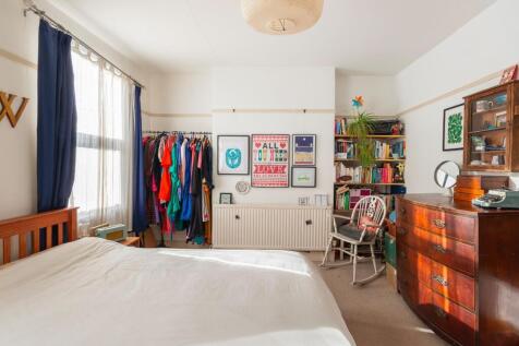 1B0RMR - Bedroom L.jpg