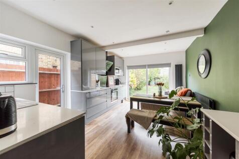 Woodland Road, E4