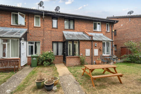 Shepperton, TW17 - property photo
