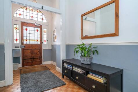 Communalentrancehall