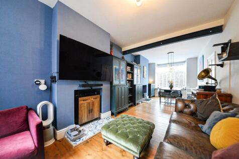 Through Lounge/Dining Room