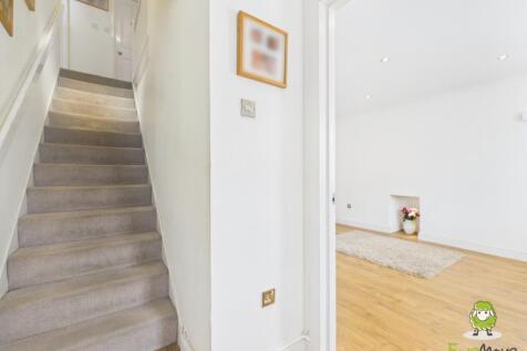 EweMove Estate Agents Basingstoke - Highwood Ridge