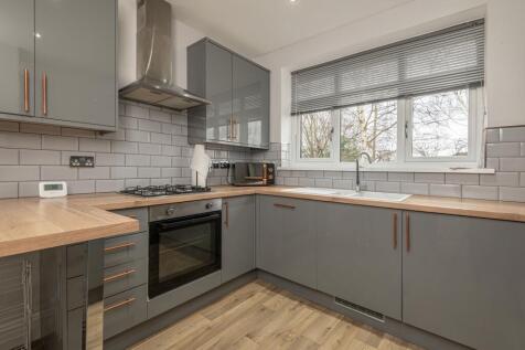 The Avenue, Alwoodley, Leeds, LS17 photo 4