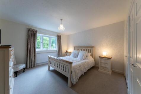 17 Woodham Close-028.jpg