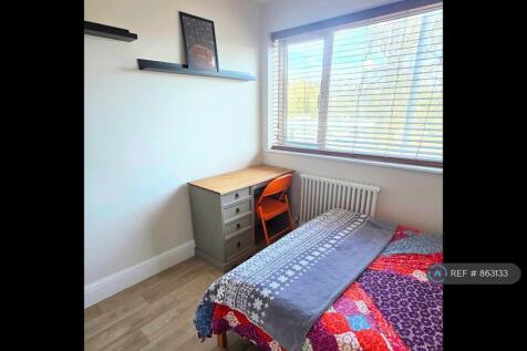 Room 3(Top Floor) £750/Pcm