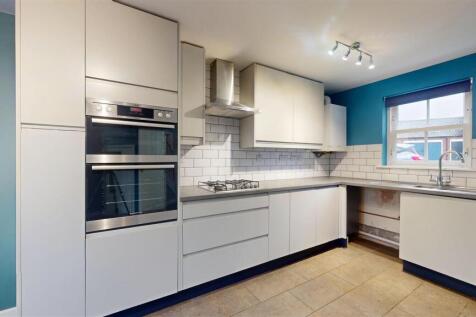 Wilfred Owen Close, 6, Kitchen.jpg