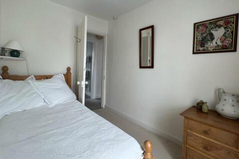 Bedroom 3 (leading the bedroom 4)