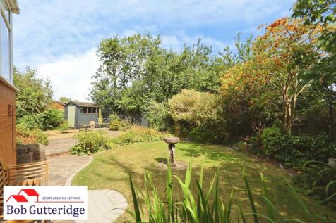 ENCLOSED REAR GARDEN