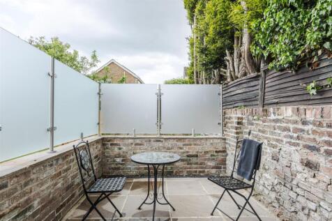 Annexe Courtyard