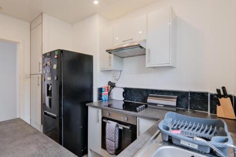 008-81 Ivanhoe Crescent, Wishaw, ML2 7DT.jpg