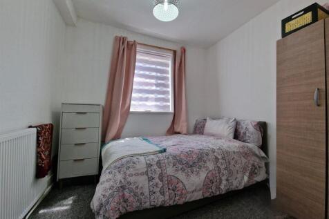 Bed 2.jpg