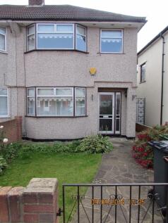 4-bed semi-detached on DUNBAR AVENUE, Dagenham, RM10, £2,200/mo