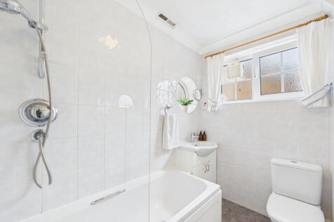 CAM01354G0-PR0607-STILL018