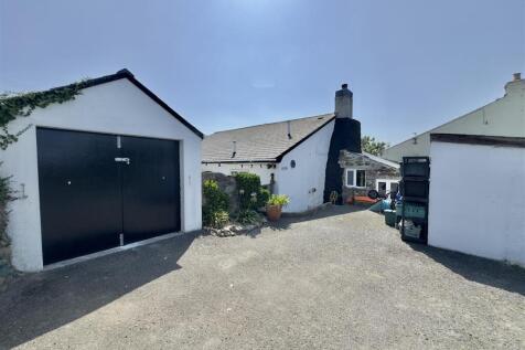 Rear parking area for 2/3 vehicles