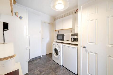 25 Bradden Road, Greens Norton (20).jpg