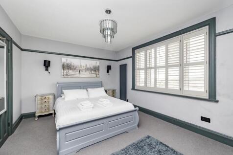 High Street, Bed 1.JPG