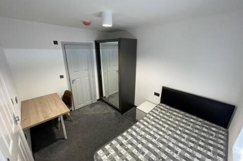 5-bed terraced on Ingrow Road, Kensington, Liverpool, £2,925/mo
