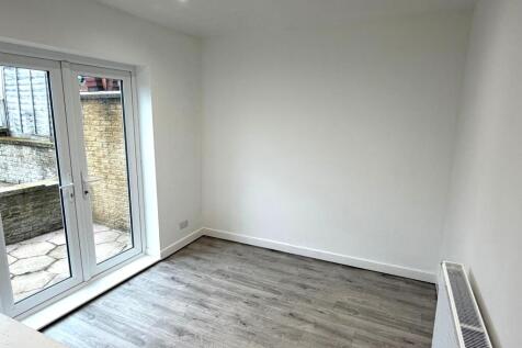 21 Elm Tree Crescent, Dronfield S18 2HD photo 4