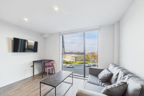 Belvoir Liverpool Central is pleased to offer this modern furnished studio apartment in Element The Quarter. Featuring a sleek open-plan design, an integrated kitchen, contemporary bathroom and excell