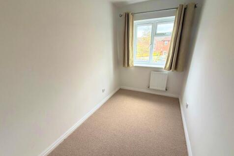 Wavytree Close, Warwick photo 5