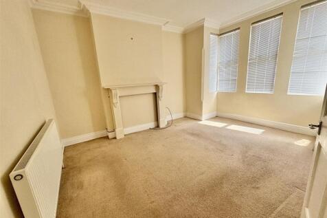 Lounge / Bedroom 4