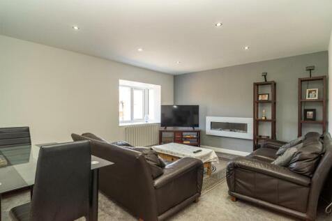 003-14 Bray Close.jpg