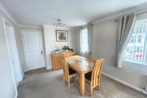 L Shaped Lounge/Diner