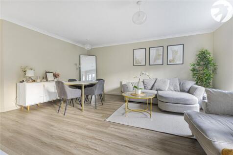 Lounge/Dining