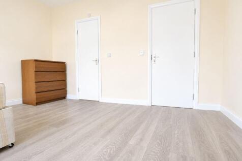 *** ALL BILLS ARE INCLUDED  *** Double Room with Own Bathroom - Finchley N12 photo 4