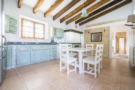 Excellent villa for sale in Alcudia with tourists license