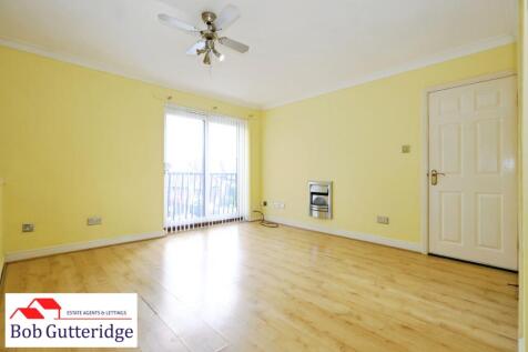 OPEN PLAN LOUNGE / DINING ROOM