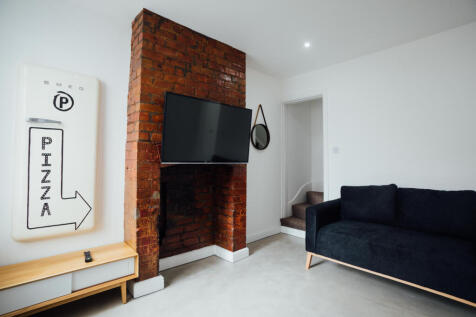 4-bed house on Station Street, Loughborough, £2,080/mo