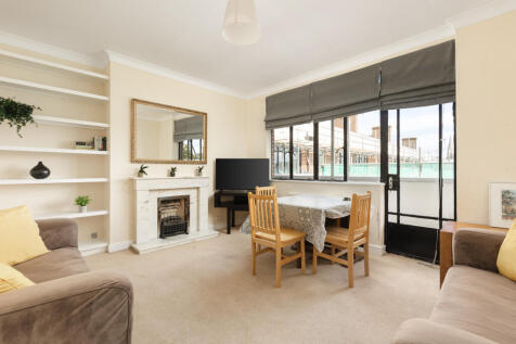 2-bed flat on Crescent Court, The Crescent, Surbiton, Kingston Upon Thames, £2,750/mo