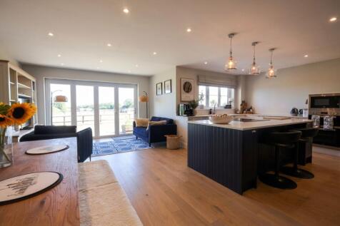 KITCHEN/DINING/FAMILY ROOM
