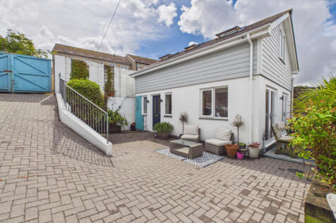 2 Bedroom Detached House for Sale
