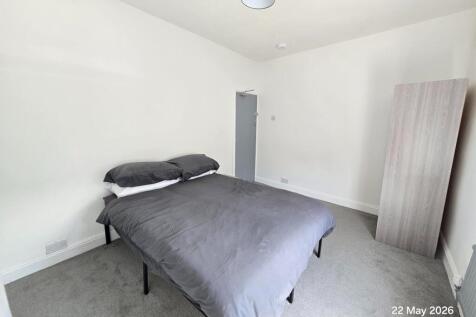 Room 3, 11 Victoria Street, Scarborough photo 4