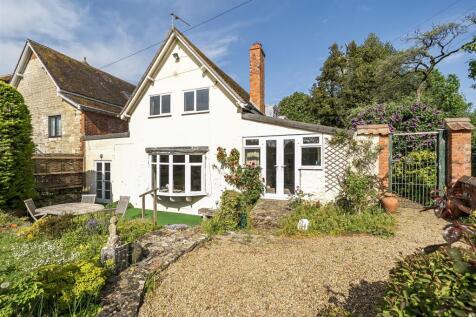 Gravelled patio to Snug