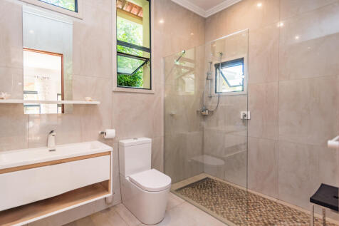 Bedroom 3 Ensuite Bathroom