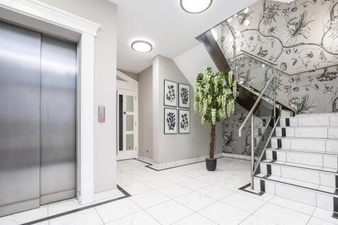 Communal Entrance Hall &amp; Lift 