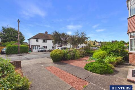 Driveway/Front Outlook.