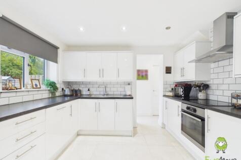 EweMove Basingstoke Cowslip Bank Kitchen