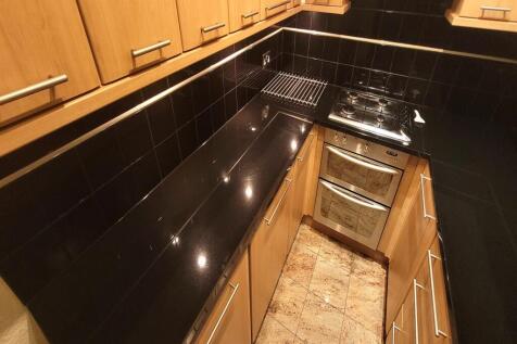 1 bedroom Semi Detached Flat in Clifton photo 4