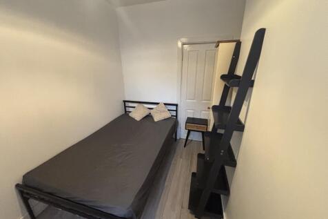 Room 1 Holme Lane photo 4