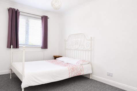 Elm road bedroom photo.png