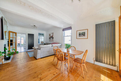 Sitting/Dining Room