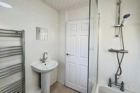 Flat , Melmar Court,  Heaton Road, Manchester photo 3