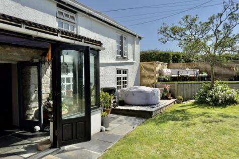 Hot tub and raised seating area