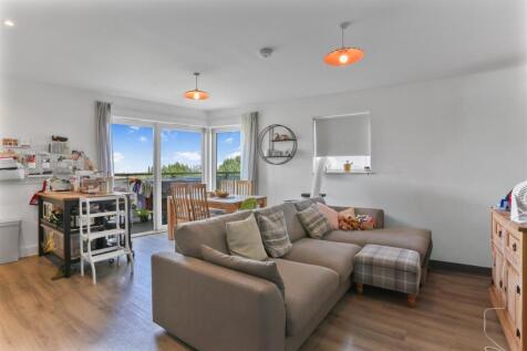 1724004792 - 76, Otter Drive Carshalton, SM5 - 9.j