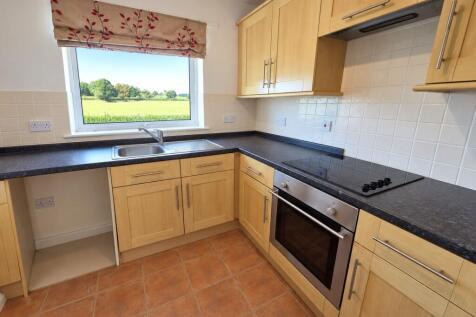 Crest Court, Bobblestock, Hereford, HR4 photo 3