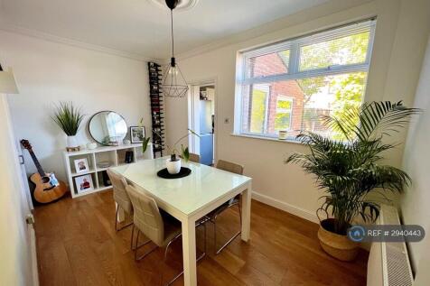 Prince Edward Avenue, Denton, Manchester, M34 photo 3